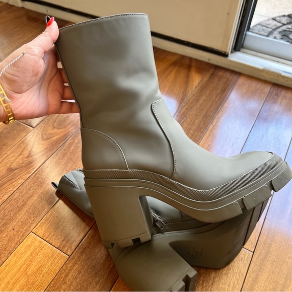 Zara Rubberized Green Khaki Mid Heel Ankle Chunky Platform Lug Sole Boots 38 - Picture 8 of 12